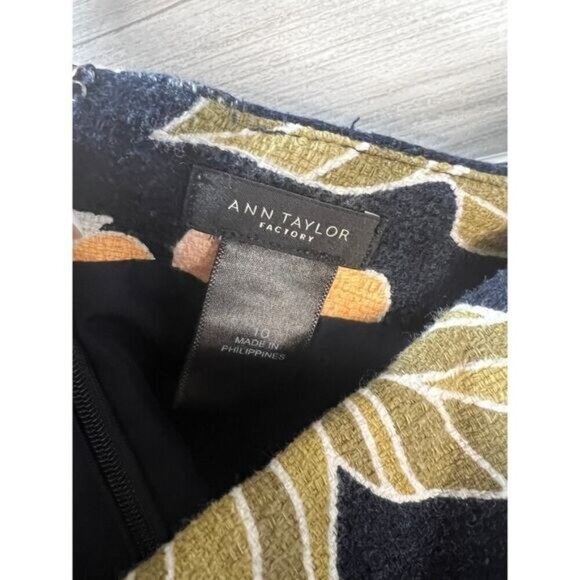 NWOT Ann Taylor A-Line Black Floral Mini Skirt Size 10 - Picture 4 of 4